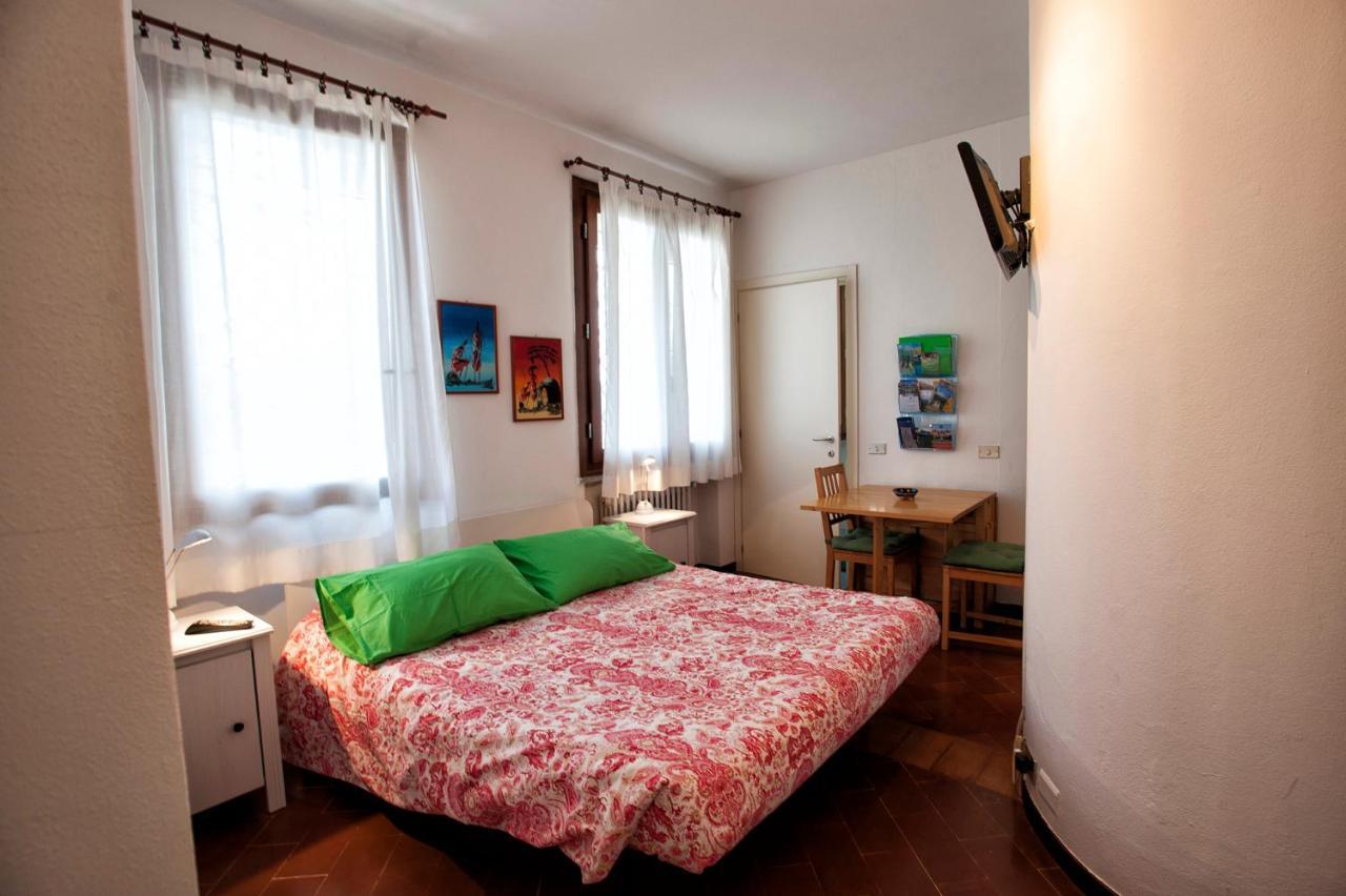 Casa Vacanze Tana Della Volpe Ispra Dış mekan fotoğraf